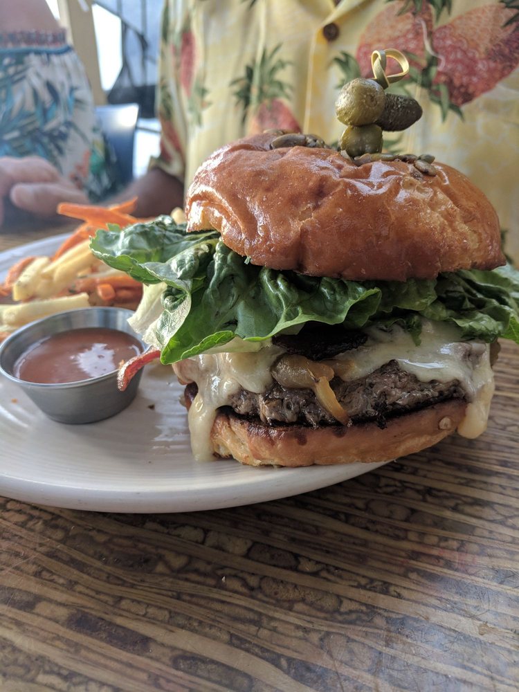 Honu Seafood & Pizza